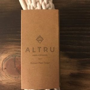 Altru macrame plant hanger